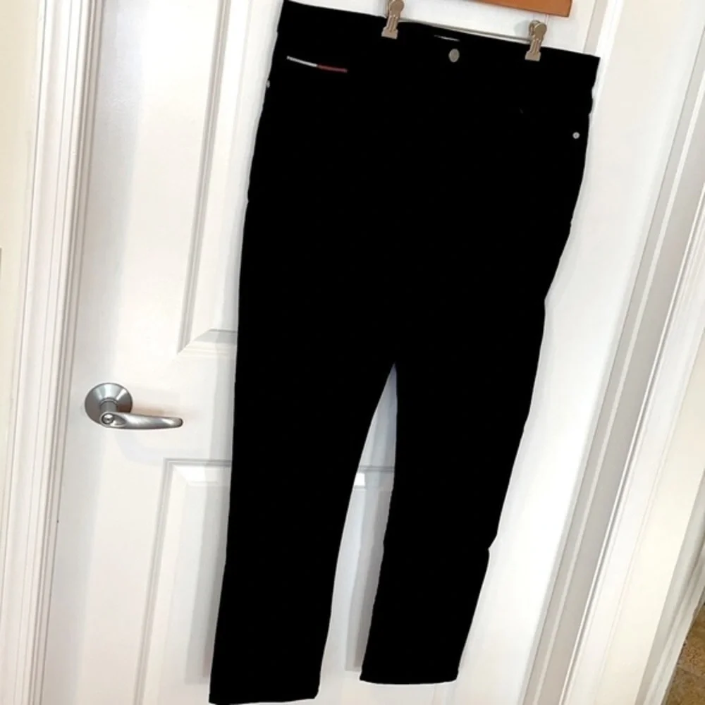 TOMMY HILFIGER | Men’s Black TOMMY JEANS Waist 36 Length 32.